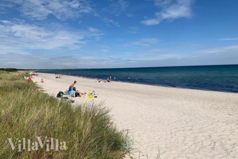 Der Strand in der Nähe von Luxusferienhaus Nr. 515 in Lolland/Falster/Mön lädt zum Spazierengehen ein.