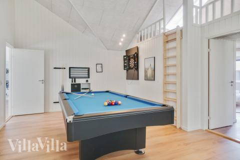 Neben den vielen schönen Stunden, die man im Poolbereich des Hauses verbringen kann, bietet das Luxusferienhaus 515 auch Spielevergnügen bei Billard/Tischtennis und Darts