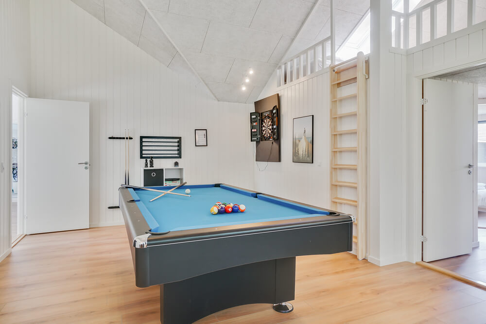 Neben den vielen schönen Stunden, die man im Poolbereich des Hauses verbringen kann, bietet das Luxusferienhaus 515 auch Spielevergnügen bei Billard/Tischtennis und Darts