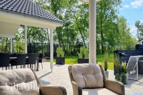 Das Luxusferienhaus Nr. 515 hat eine tolle Terrasse, die mit hochwertigen Gartenmöbeln für 14 Personen ausgestattet ist.