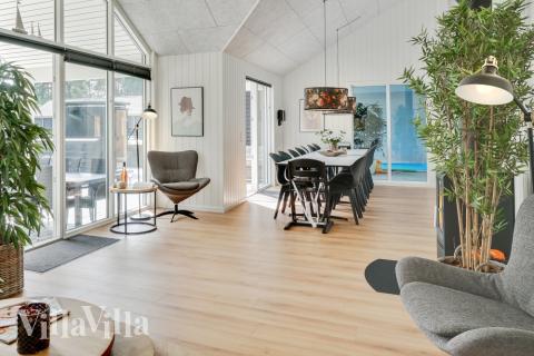 Die Couch im Luxusferienhaus Nr. 515 in Lolland/Falster/Mön lädt zu Gesellschaftsspielen oder zu Kinoabenden ein.