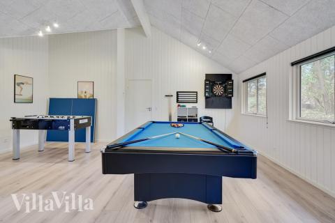 Das Luxusferienhaus 517 für 18 Personen hat einen großen Aktivitätsraum mit u. a. Billard und Darts