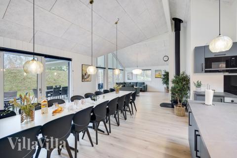 Der Aufenthaltsraum bietet Platz für 18 Personen, wenn ihr das Ferienhaus 517 in Lolland/Falster/Mön besucht.