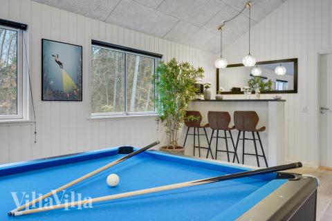 Neben den vielen schönen Stunden, die man im Poolbereich des Hauses verbringen kann, bietet das Luxusferienhaus 517 auch Spielevergnügen bei Billard/Tischtennis und Darts