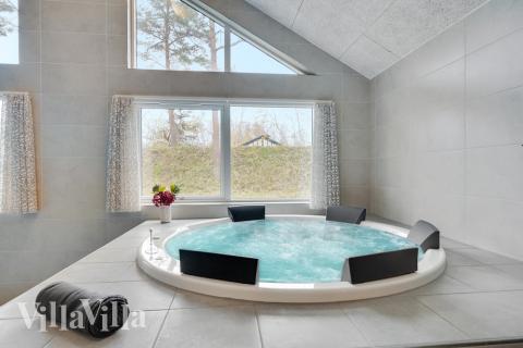 Genießen Sie den warmen Whirlpool im Luxusferienhaus Nr. 517 in Lolland/Falster/Mön