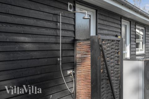 Zu dem attraktiven Ferienhaus Nr. 517 in Lolland/Falster/Mön gehört auch ein tolles Angebot im Außenbereich, z. B. Spieleturm und Schaukeln