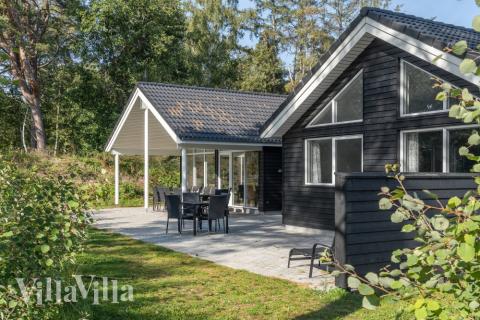 Genießen Sie einen Grillabend auf der Terrasse des Luxusferienhauses Nr. 517 in Lolland/Falster/Mön