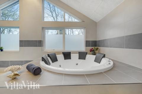 Genießen Sie den warmen Whirlpool im Luxusferienhaus Nr. 507 in Lolland/Falster/Mön