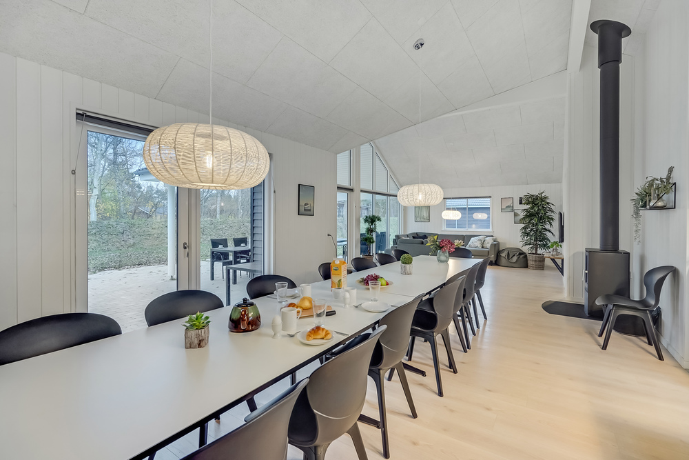 Aufenthaltsraum mit Platz für 18 im Luxusferienhaus Nr. 507.