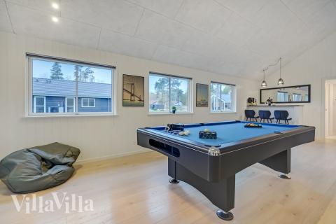 Das Luxusferienhaus 507 für 18 Personen hat einen großen Aktivitätsraum mit u. a. Billard und Darts