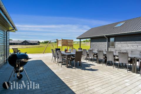 Das Luxusferienhaus Nr. 493 hat eine tolle Terrasse, die mit hochwertigen Gartenmöbeln für 24 Personen ausgestattet ist.