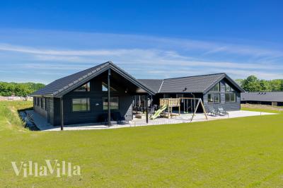 Dieses schöne Poolhaus Nr. 493 mit Platz für 24 Personen liegt in Südjütland