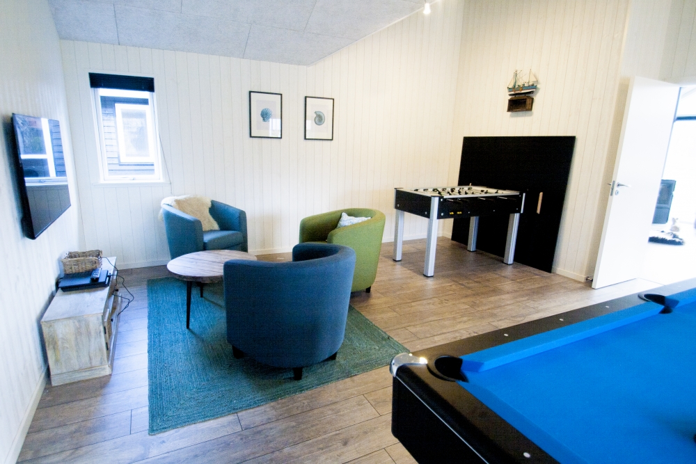 Das Luxusferienhaus 506 für 18 Personen hat einen großen Aktivitätsraum mit u. a. Billard und Darts