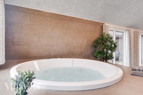Genießen Sie den warmen Whirlpool im Luxusferienhaus Nr. 497 in Südjütland