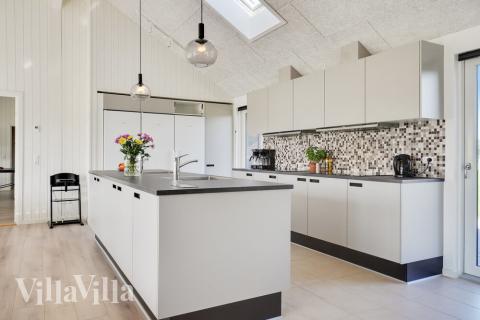 Die Küche in dem Luxusferienhaus Nr. 497 ist so gut ausgestattet, dass man problemlos Mahlzeiten für 26 Personen zubereiten kann.