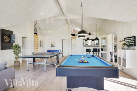 Das Luxusferienhaus 497 für 26 Personen hat einen großen Aktivitätsraum mit u. a. Billard und Darts