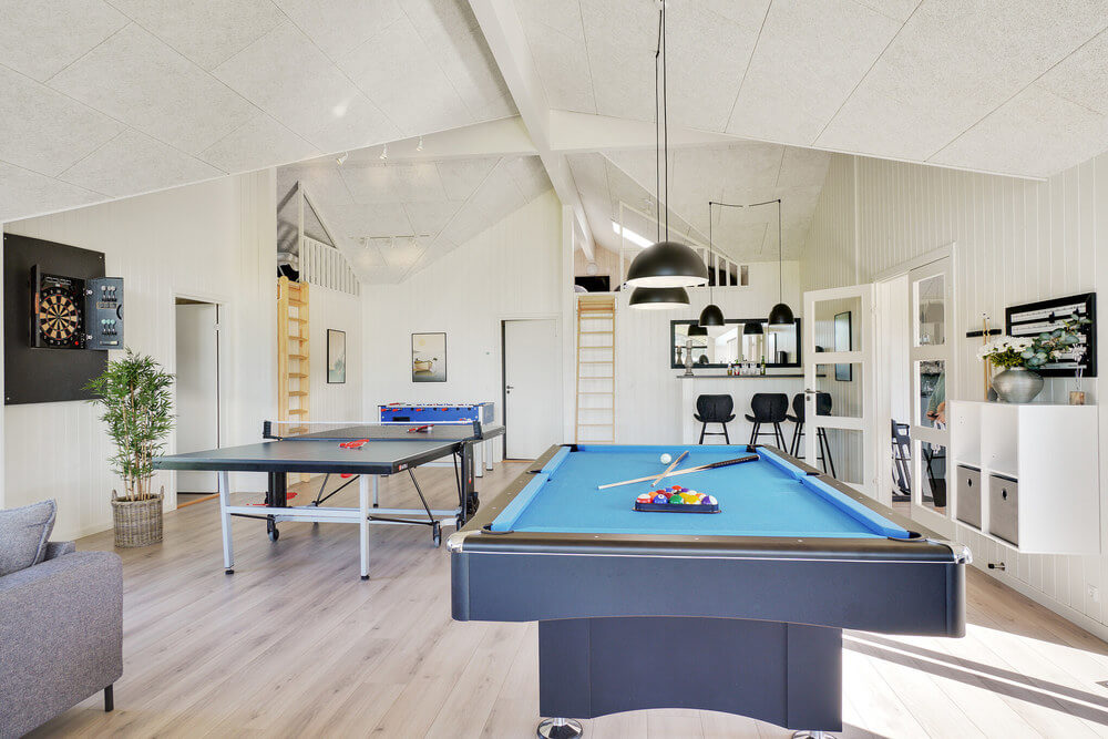 Das Luxusferienhaus 497 für 26 Personen hat einen großen Aktivitätsraum mit u. a. Billard und Darts