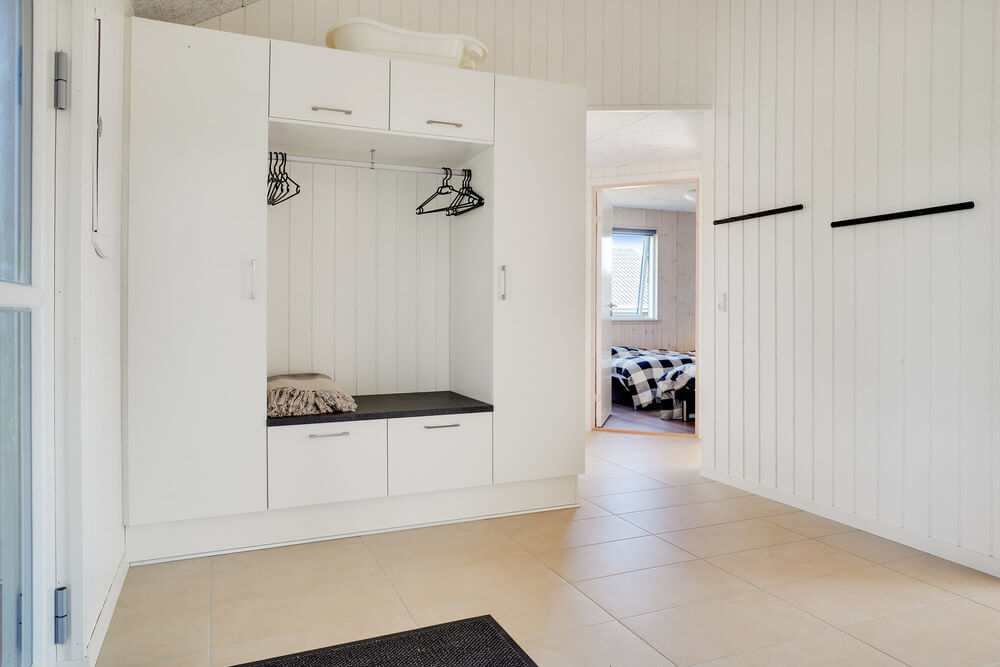 Der geräumige Eingangsbereich im Luxusferienhaus Nr. 497 in Südjütland