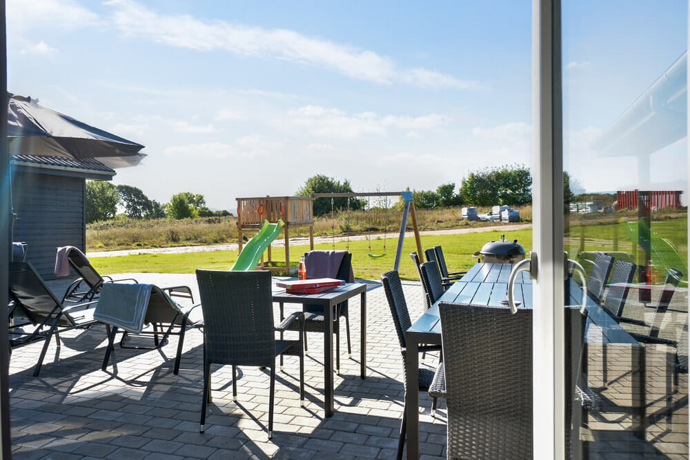 Genießen Sie einen Grillabend auf der Terrasse des Luxusferienhauses Nr. 497 in Südjütland