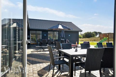 Das Luxusferienhaus Nr. 497 hat eine tolle Terrasse, die mit hochwertigen Gartenmöbeln für 26 Personen ausgestattet ist.