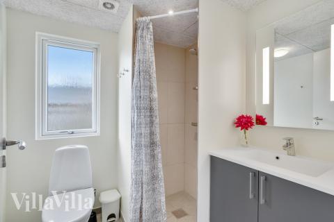 Im Luxusferienhaus Nr. 522 für 14 Personen gibt es Bad mit Dusche.