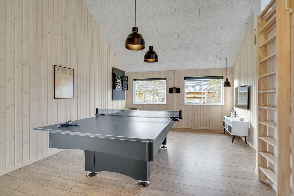 Neben den vielen schönen Stunden, die man im Poolbereich des Hauses verbringen kann, bietet das Luxusferienhaus 522 auch Spielevergnügen bei Billard/Tischtennis und Darts
