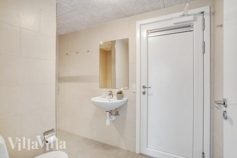 Eines der Badezimmer im Luxusferienhaus Nr. 522