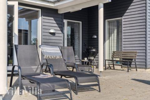 Auf der Terrasse des Ferienhauses Nr. 522 ist Platz für 14 Personen.