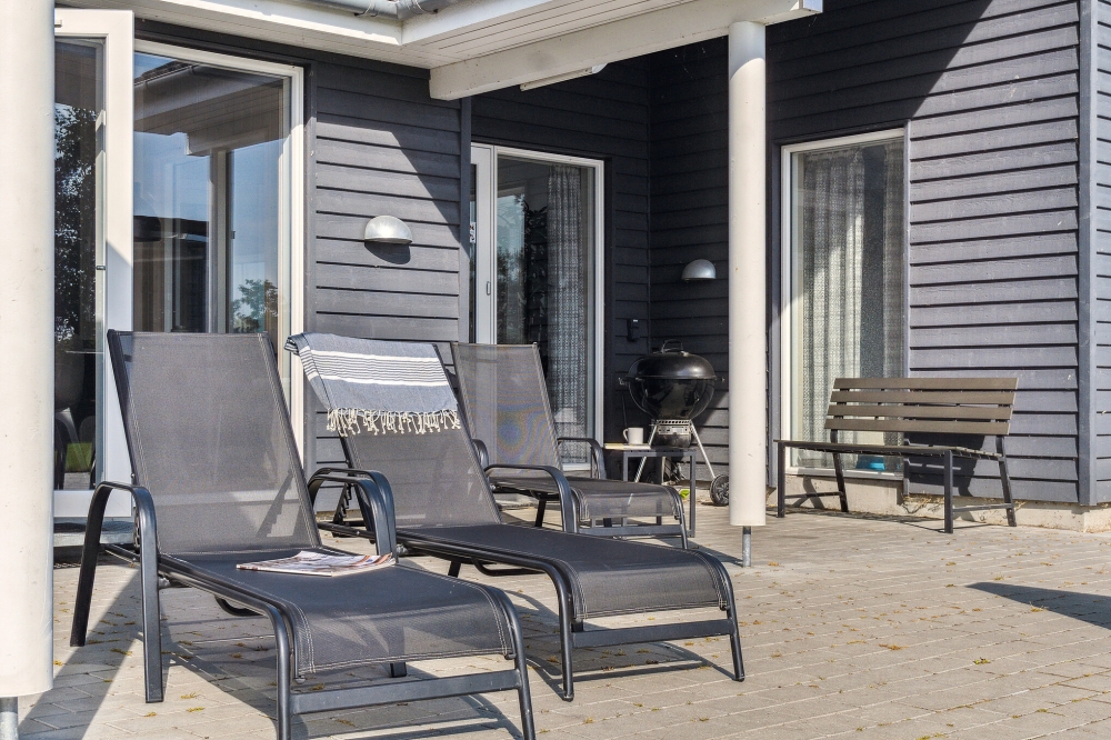 Auf der Terrasse des Ferienhauses Nr. 522 ist Platz für 14 Personen.