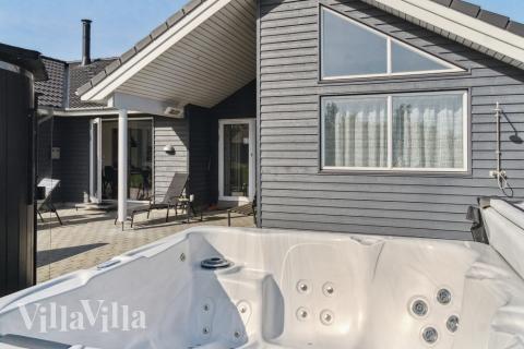 Das Luxusferienhaus Nr. 522 bietet u. a. einen tollen Whirlpool