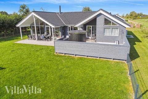 Dieses schöne Poolhaus Nr. 522 mit Platz für 14 Personen liegt in Lolland/Falster/Mön
