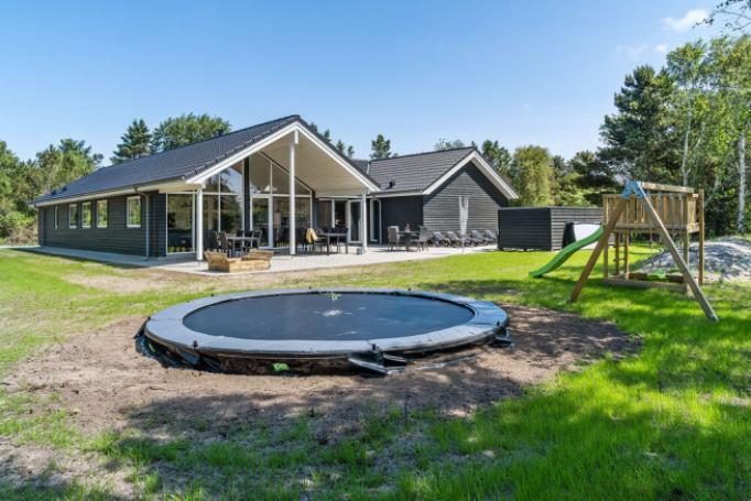 Dieses schöne Poolhaus Nr. 498 mit Platz für 18 Personen liegt in Westjütland