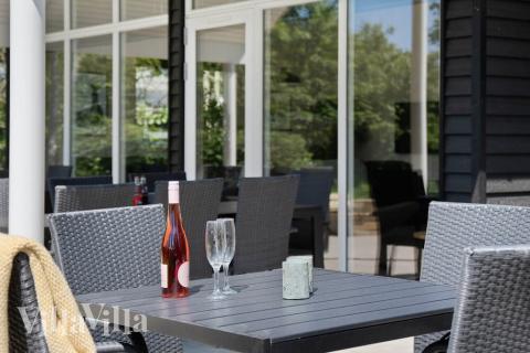 Große Terrasse am Luxusferienhaus Nr. 498 in Westjütland.