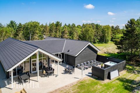 Das Luxusferienhaus Nr. 498 hat eine tolle Terrasse, die mit hochwertigen Gartenmöbeln für 18 Personen ausgestattet ist.
