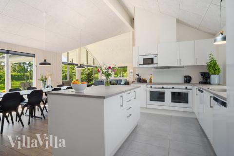 Die Küche in dem Luxusferienhaus Nr. 498 ist so gut ausgestattet, dass man problemlos Mahlzeiten für 18 Personen zubereiten kann.