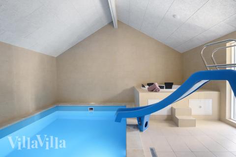 Der schicke Pool im Luxusferienhaus Nr. 498 für 18 Personen