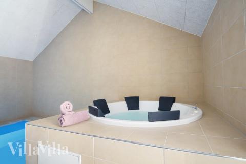 Genießen Sie den warmen Whirlpool im Luxusferienhaus Nr. 498 in Westjütland