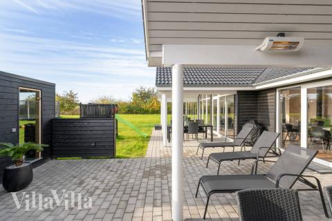 Das Luxusferienhaus Nr. 521 hat eine tolle Terrasse, die mit hochwertigen Gartenmöbeln für 16 Personen ausgestattet ist.