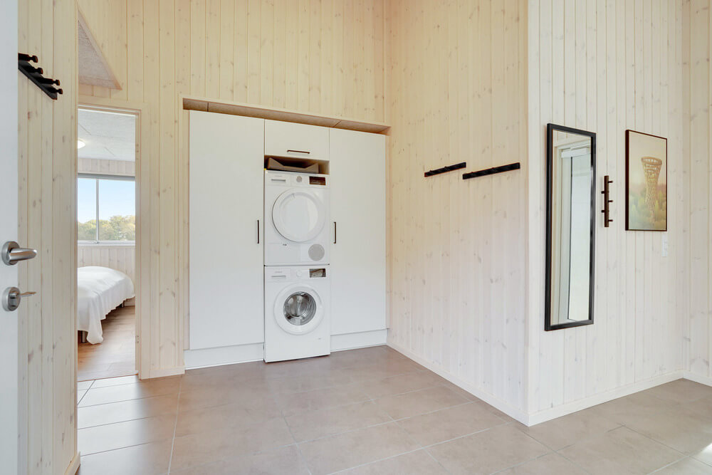 Der geräumige Eingangsbereich im Luxusferienhaus Nr. 521 in Südjütland