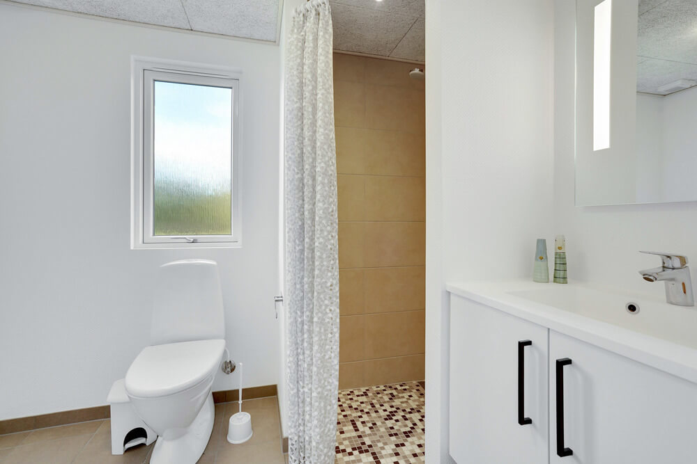 Eines der Badezimmer im Luxusferienhaus Nr. 521