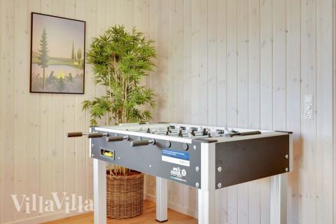 Aktivitätsraum im Luxusferienhaus Nr. 521 mit 6 Schlafzimmern und Platz für 16 Gäste.