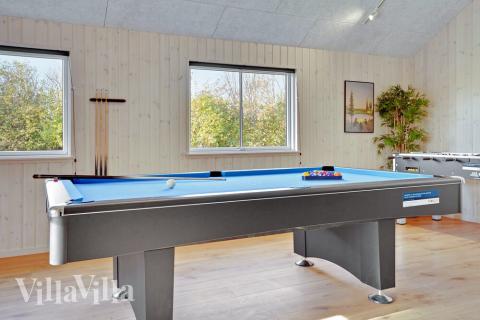 Das Luxusferienhaus 521 für 16 Personen hat einen großen Aktivitätsraum mit u. a. Billard und Darts