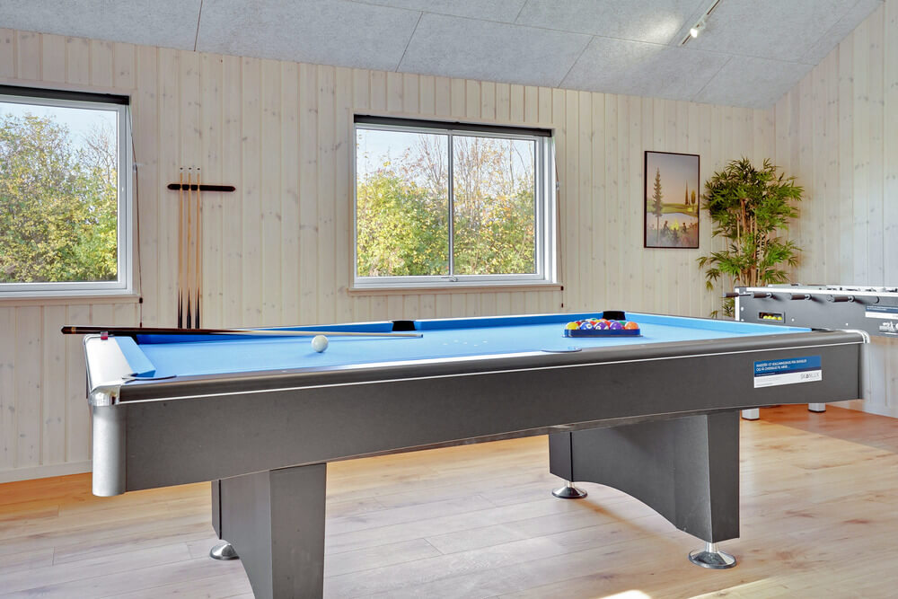 Das Luxusferienhaus 521 für 16 Personen hat einen großen Aktivitätsraum mit u. a. Billard und Darts