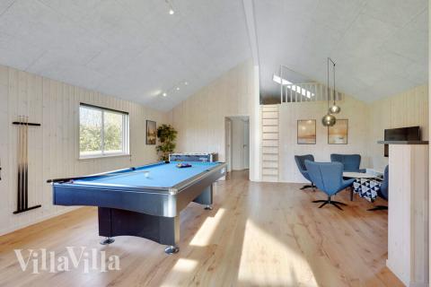 Neben den vielen schönen Stunden, die man im Poolbereich des Hauses verbringen kann, bietet das Luxusferienhaus 521 auch Spielevergnügen bei Billard/Tischtennis und Darts