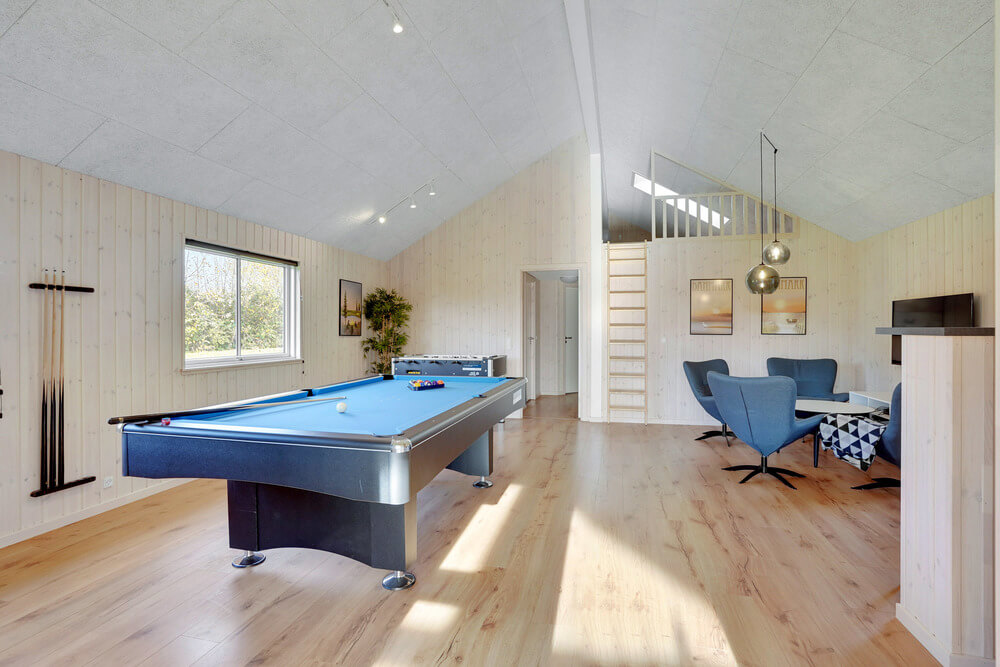 Neben den vielen schönen Stunden, die man im Poolbereich des Hauses verbringen kann, bietet das Luxusferienhaus 521 auch Spielevergnügen bei Billard/Tischtennis und Darts