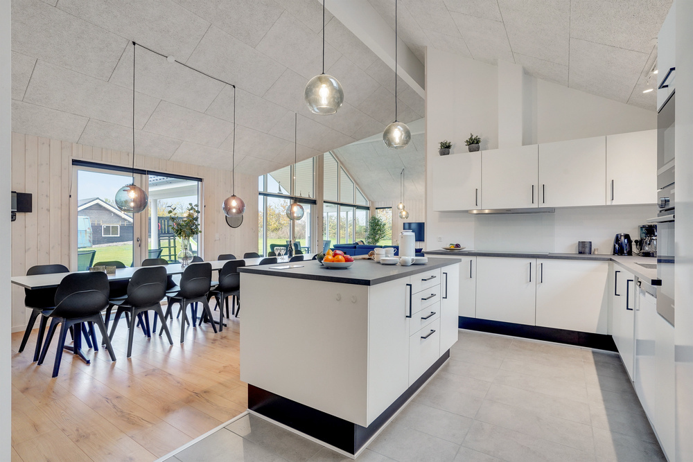 Gut ausgestattete Küche im Luxusferienhaus Nr. 521 in Südjütland.
