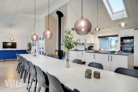 Aufenthaltsraum mit Platz für 16 im Luxusferienhaus Nr. 521.