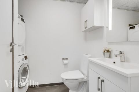 Eines der Badezimmer im Luxusferienhaus Nr. 496