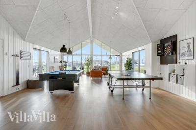 Neben den vielen schönen Stunden, die man im Poolbereich des Hauses verbringen kann, bietet das Luxusferienhaus 496 auch Spielevergnügen bei Billard/Tischtennis und Darts