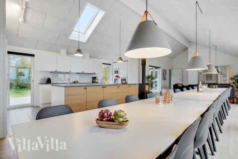 Aufenthaltsraum mit Platz für 26 im Luxusferienhaus Nr. 496.